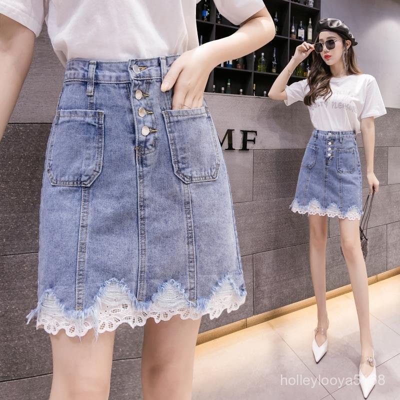 JOJO時裝女裝店⭐臺灣出貨【1153人收藏】牛仔半身裙女夏季2025新款韓版時尚排扣蕾絲拚接花邊高腰包臀短裙