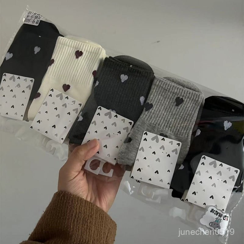好物推薦✨【秋冬熱賣】高顔值愛心襪子女中筒秋冬款ins潮百搭灰色女士長襪 RVZY