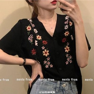 刺繡短袖 t桖女上衣 純棉 v領上衣 短袖t恤女 刺繡復古女裝 民族風上衣 寬鬆休閑開衫 ins潮衣服 復古V領上衣