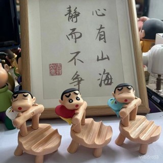 【優優數碼】蠟筆小新擺件小椅子創意卡通可愛手機支架桌麵擺件可愛辦公室懶人追劇手機支架懶人桌麵裝飾品平闆閨蜜