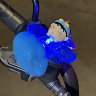 新店優惠🌸限時下殺🌸玩具 禮物 交換禮物 擺件 蠟筆小新電動車摩托車裝飾擺件風能小飛機風力發光LED燈車載擺件