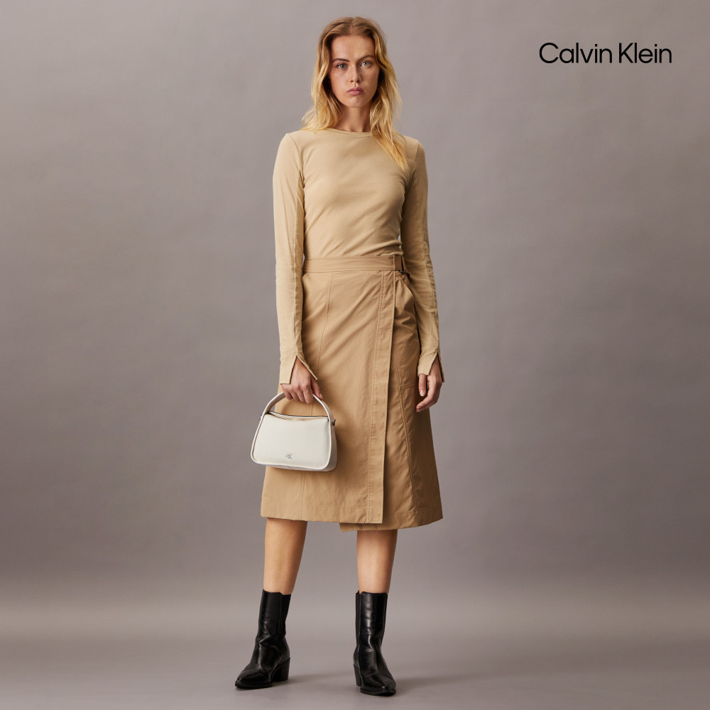 【Calvin Klein】 CK Monogram 金屬標誌迷你單肩包_白色
