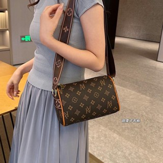 【甜栗子】高顏值大容量斜揹包 百搭時尚女版圓筒包 潮洋氣歐美印花斜揹包 質感皮革通勤波士頓女包