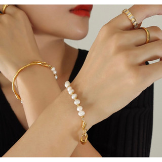《𝐆𝐨𝐥𝐝𝐞𝐧 𝐅𝐢𝐭𝐭𝐢𝐧𝐠𝐬｜Elegant Style・樹枝珍珠開口手環》天然淡水珍珠｜鈦鋼鍍18K金｜C006