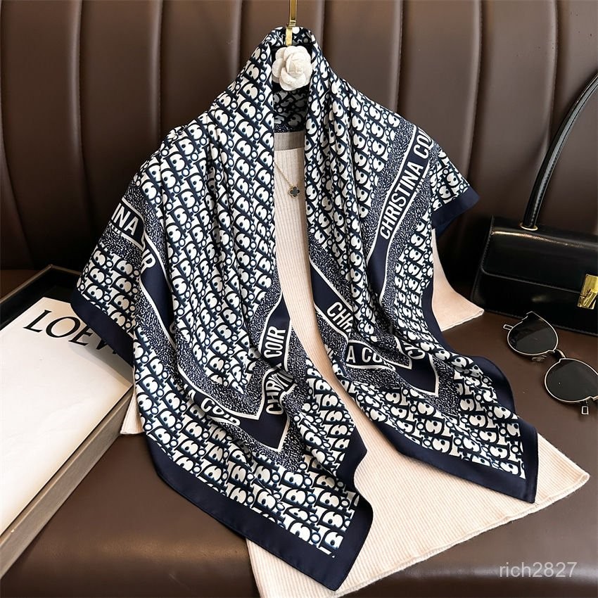 免運 臺灣出貨 女士絲巾 輕奢百搭印花絲巾90cm斜紋綢圍巾經典字母大方巾女士新款披肩頭巾 UKU7