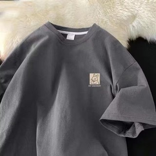 臺灣出貨M-8XL 大尺碼短t男 女 簡約兔子logo短袖T恤 圓領 休閒 寬鬆五分袖上衣 男生衣著