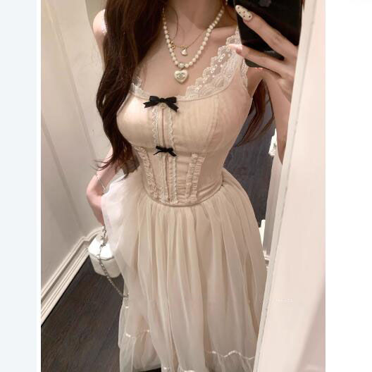 甜心公主Meet 👗女裝館 【4938人收藏】愛之維納斯~粉色魚骨胸衣法式蕾絲拼接修身絲絨背心爆款時尚簡約
