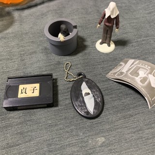 臺灣出貨✨ 手辦公仔 日單正版多美TOMY扭蛋午夜兇鈴山村貞子恐怖電影經典場景擺件模型 BYFG