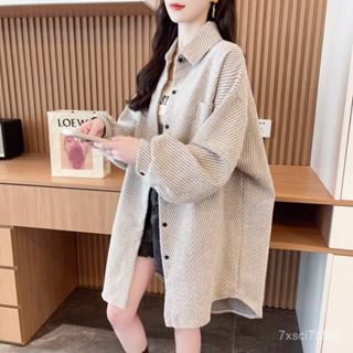 【喬恩的賣場】中長款大碼休閒寬鬆設計感磨毛加厚襯衫女秋冬季新款百搭條紋外套