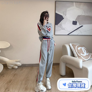 🎶小鈴音Isletune🔔推薦🔔女生套裝大碼女裝大尺碼女裝大尺碼套裝運動套裝外套設計感愛心衛衣休閒褲歐貨炸街時尚加