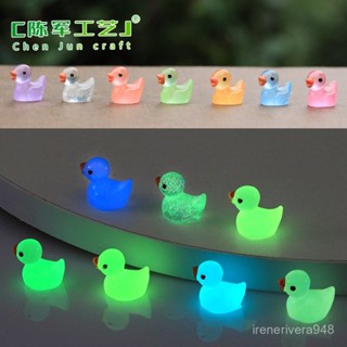 微景觀擺件 DIY飾品 桌上小擺件 微景觀七彩色髮夜光小黃鴨公仔掛件苔蘚創意可愛裝飾品配件小擺件