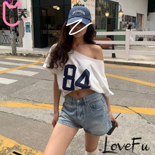 【臺灣公司低價促銷】美式84號字母不對稱斜肩露肩上衣 慵懶風女生休閒短袖t恤 夏季辣妹高街寬鬆百搭上衣 歐美風街頭時尚字