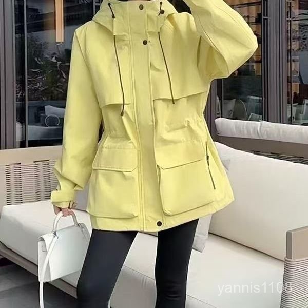 新品 上衣女 2025春秋新款女今年流行爆款連帽衝鋒衣外套抽繩收腰風衣女上衣潮 上衣夏天 設計感 百搭 5PAF
