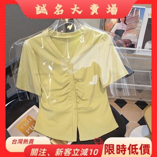 💮臺灣熱賣💮💮精選💮夏季法式上衣設計感小眾褶皺襯衫潮胖妹妹時尚V領上衣單排扣顯瘦短袖T恤大碼短袖上衣ZYB