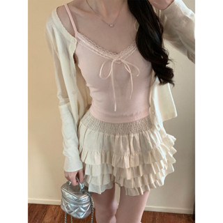 芭比粉色蕾絲v領吊帶背心女夏季修身純慾美背內搭短款無袖上衣 吊帶背心 V領背心 美背 短款上衣 無袖背心 夏季女裝