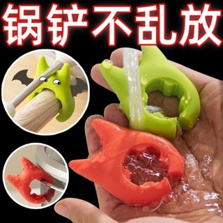 全館特價 高品質 🛒加厚廚房炒菜家用免打孔創意灶臺式廚具惡魔鍋鏟防燙溢鍋置物架. 廚房神器 妙妙家居