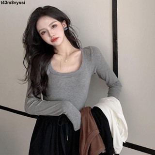 七喜服裝～早秋打底上衣 t恤大學T新款u型領露鎖骨緊身內搭素色設計感長袖女裝