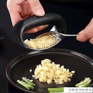 304不銹鋼壓蒜器 手動環形壓蒜器 拍大蒜 蒜泥神器 搗蒜 蒜蓉 家用廚房去皮工工具（滿169出貨）DX4