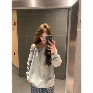 【Puffkten】慵懶風灰色斜領露肩長袖大學T女秋冬寬鬆顯瘦休閒百搭套頭無帽上衣