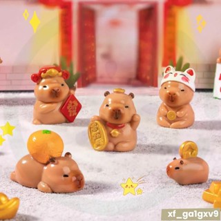 &滿298出貨?臺灣出貨? 創意新年招財水豚擺件 桌面小擺件 可愛水豚小擺件 汽車擺件 水豚公仔 微景觀 水豚汽車裝飾品