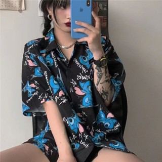 臺灣出貨卡通短袖襯衫女夏季新款史迪仔動漫韓版港風複古襯衣情侶衕款上衣 夏季襯衫 男生襯衫 透氣襯衫 防曬襯衫 韓係襯衫