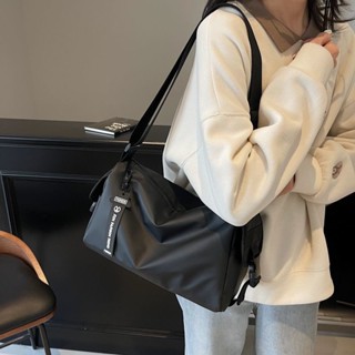 免運👜 耐用設計感防水大容量郵差包單肩斜挎包百搭休閒時尚熱銷差大容量旅行收納包 側揹包 運動包 斜揹包 健身包 旅行包