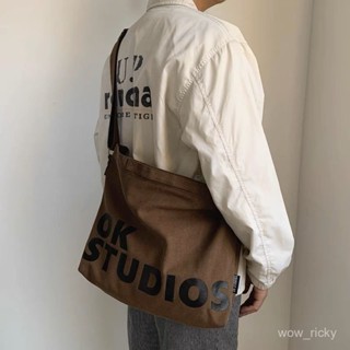【潮尚男裝】美式包 OK設計2024斜挎單肩包男日韓風文藝加厚帆布包女做舊大容量書包潮機能 冒險 郵差單肩包 大容量 6