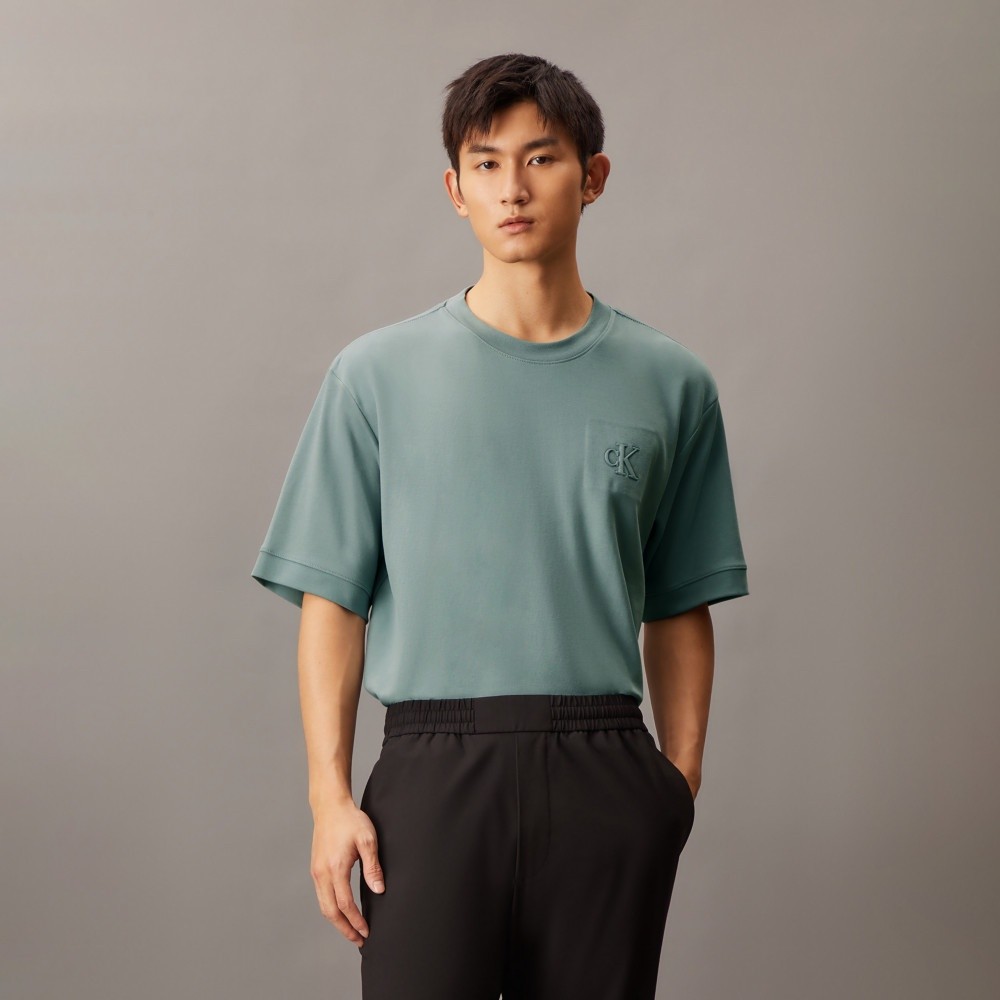 【Calvin Klein】 CK Embossed Monogram Interlock Tee _灰色