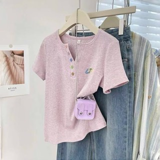 臺灣出貨 胖mm短袖上衣 刺繡V領短袖T恤女 夏大碼2-300斤微松巨顯瘦獨特別致上衣ins潮
