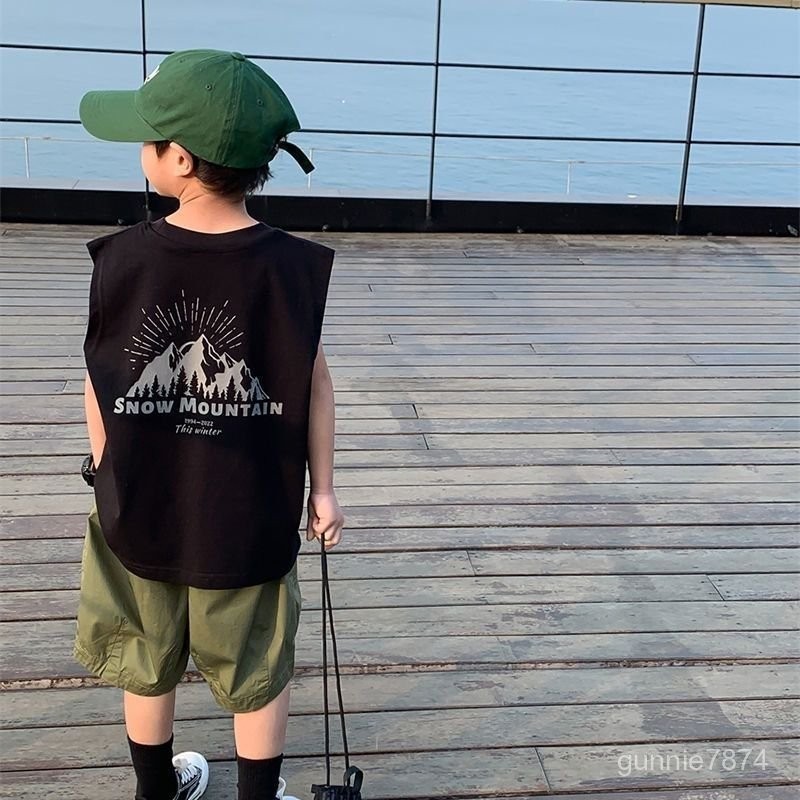 【夏日新貨】新款韓版男孩背心夏季男童雪山印花無袖上衣兒童寶寶百搭T恤潮款圓領上衣 卡通T恤上衣 字母上衣 男童上衣 潮T