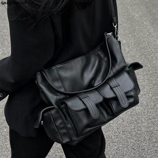 【熱賣款】單肩包 百搭簡約風包 小眾設計工裝機能風托特包 ins大容量簡約中性暗黑系單肩斜跨大包 大容量側背包 大容量包