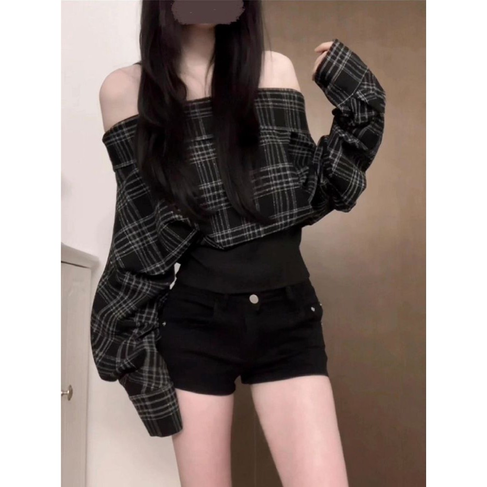 臺灣有貨🛒法式小資黑色格子襯衫女秋新款早秋通懃穿搭設計感一字肩上衣寬鬆襯衫 韓係襯衫 短袖襯衫 日係穿搭 襯衫女