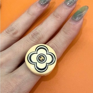 正品 Chanel vintage 香奈兒古董壓克力塑膠山茶花戒指