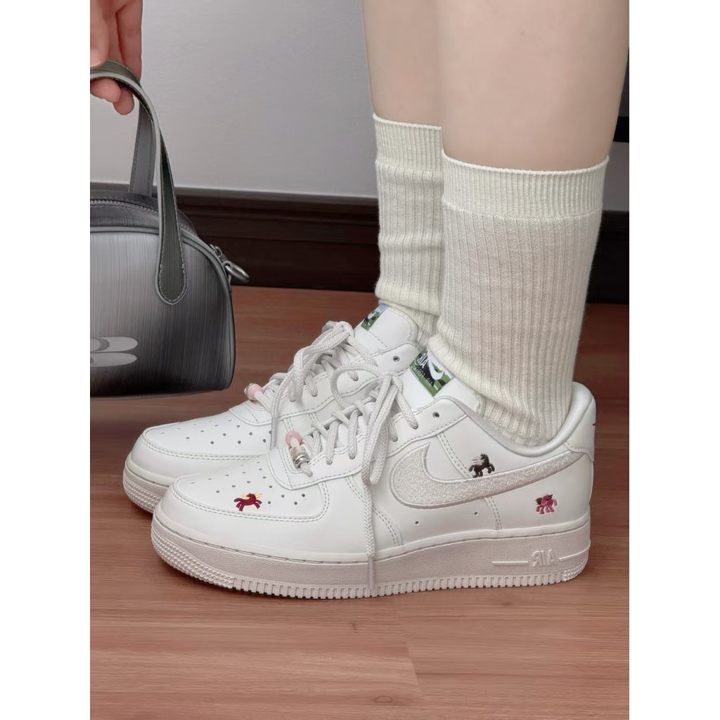 🚀尚品 Nike Air Force 1'07 新款馬年限定 脫繮系列 低幫 板鞋 休閒鞋 經典舒適 女款