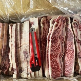 北美精選牛小排 牛排 美國choice帶骨牛小排 #原箱原裝進口 #高級餐廳指定牛排 1000g±5%（約6~8片）烤肉