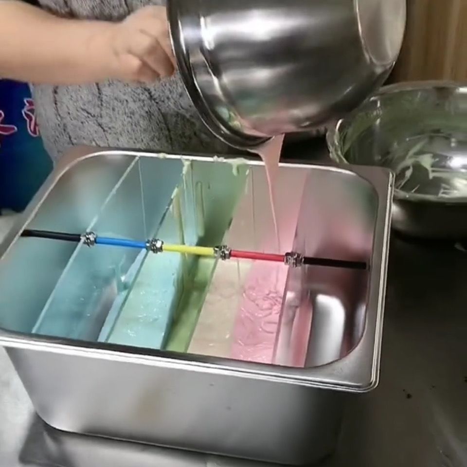 🔥臺中🔥彩虹冰淇淋不銹鋼盆 擺攤用的冰淇淋不銹鋼盆隔色板帶蓋七彩