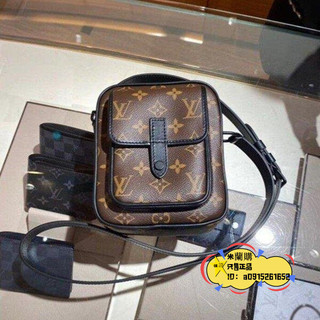LV 路易威登CHRISTOPHER 老花 字紋 黑色皮革邊拉鏈 斜背 隨身包M69404二手
