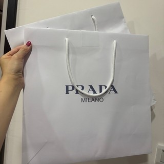 現貨商品 全新商品 專櫃正貨 Prada 經典白色紙袋 可裝包包或鞋子衣服大小