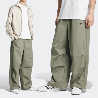 Adidas Parachute Pant 男款 綠色 運動 休閒 寬鬆 簡約 三葉草 寬褲 口袋 長褲 IZ4849