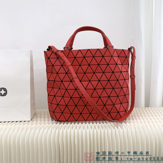 佳穎 三宅一生 Issey Miyake BAOBAO CRYSTAL 大號水晶包 手提包 肩背包 斜挎包 媽媽包 紅色
