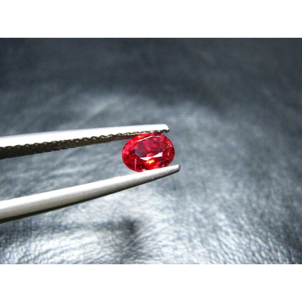 紅色尖晶石 Spinel 超強紅螢光反應 絕地武士 橢圓型13【Texture &amp; Nobleness 低調與奢華】