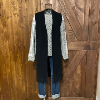 Giordano ladies 黑色長版羊毛針織背心外套