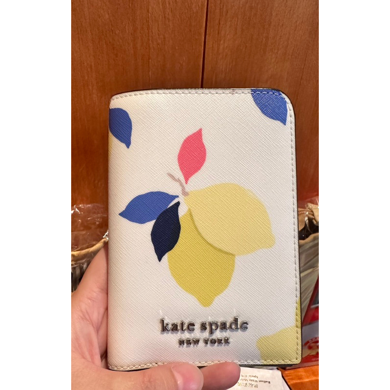 Kate spade 檸檬護照夾