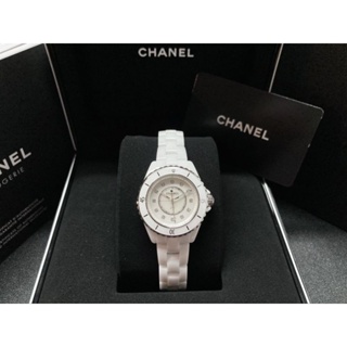 香奈兒CHANEL J12 H5704白色高抗磨陶瓷和精鋼，鑽石時標，白色珍珠母貝錶盤
