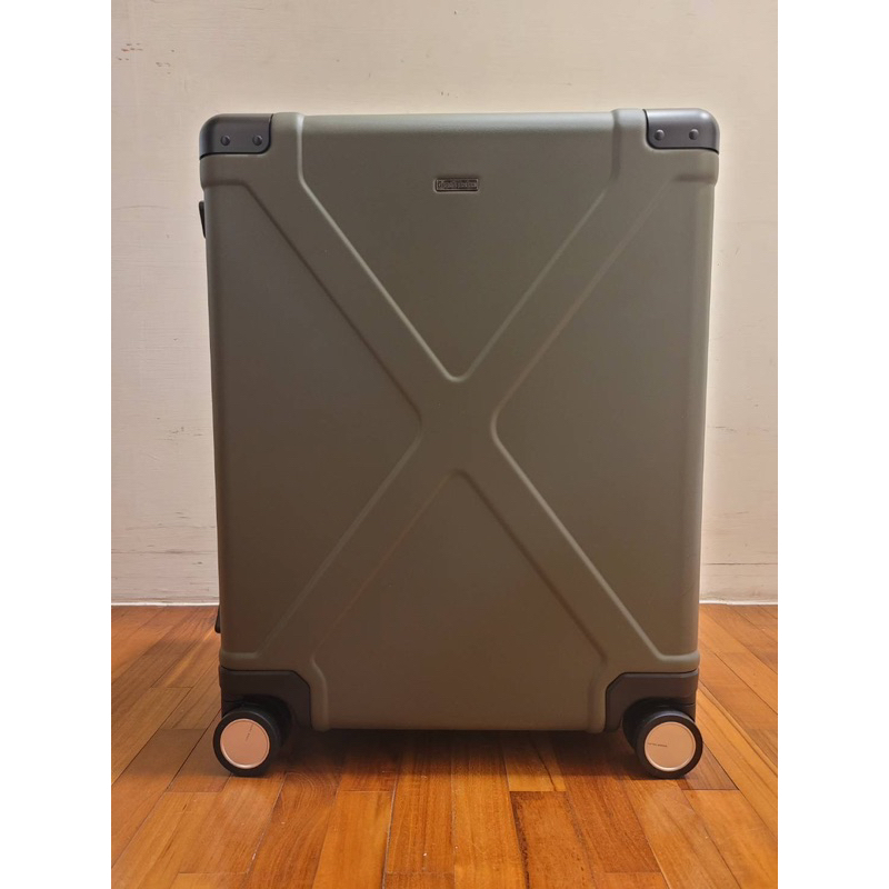 全新  Georg Jensen-INFINITY 聚碳酸酯22吋行李箱 灰綠色