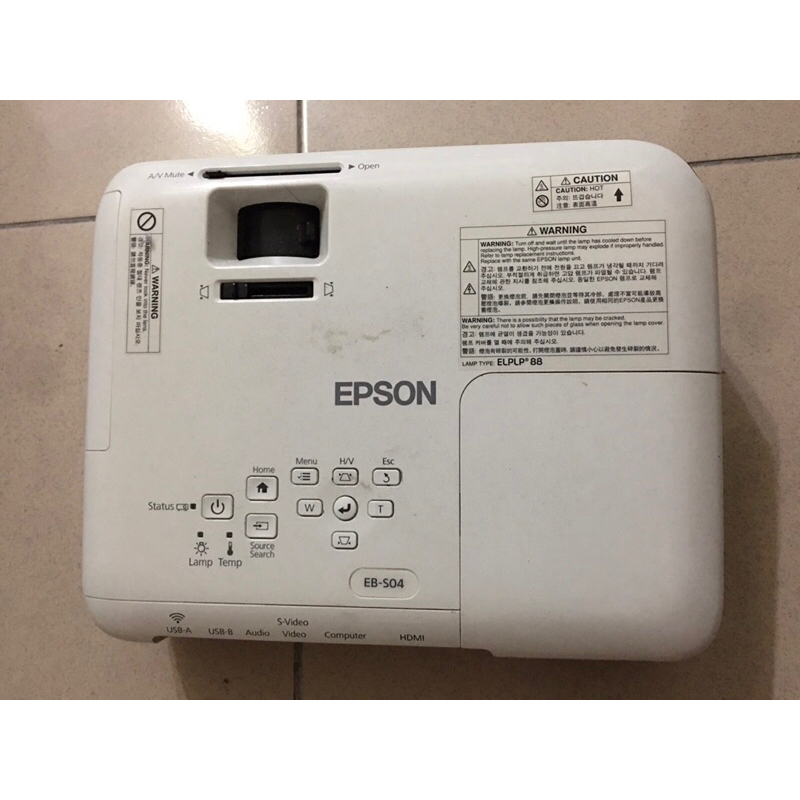 二手EPSON 愛普生 EB-S04 液晶投影機，燈泡使用時數104小時，台北可面交