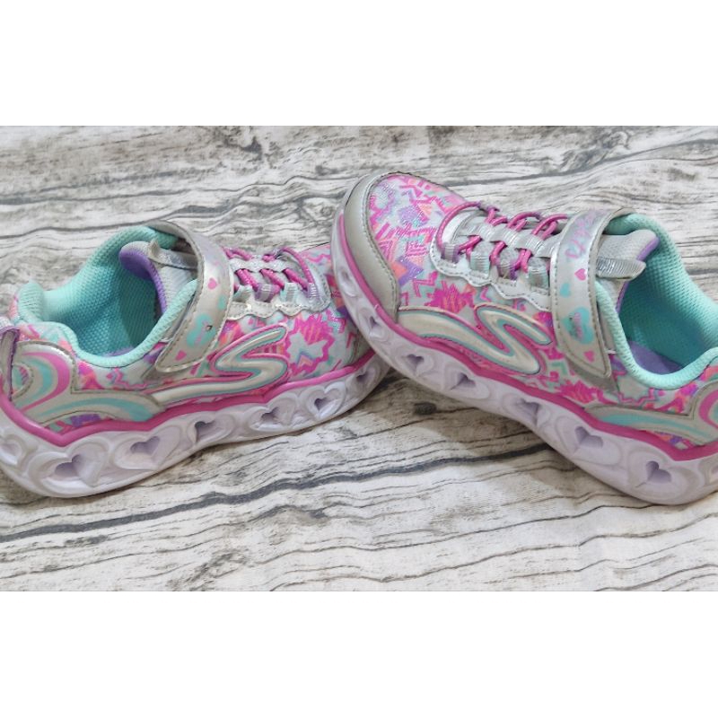 《限iamfiona下標》專櫃正品SKECHERS品牌女童愛心彩色塗鴉發亮閃光運動鞋