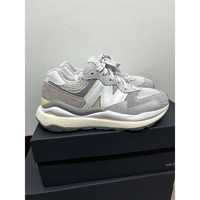 【New Balance】100%正品復古鞋女性奶灰色W5740SGC B楦