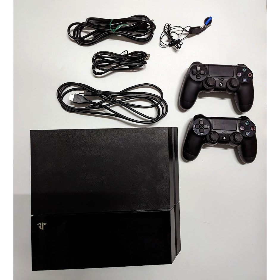 （ 很新的 二手） PS4主機 + 手把兩隻 PlayStation 4 PS4 主機 500G 極致黑 有原包裝紙盒