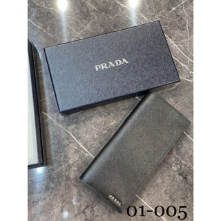 高雄凡賽斯歐洲精品 PRADA 普拉達 翻蓋長夾 黑色外觀 內裡普魯士藍 鐵標字體 長夾 皮夾 皮件 錢包